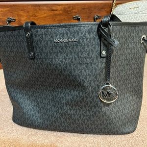 Michael Kor tote mk bag. Used only 4 times. Too big for me.